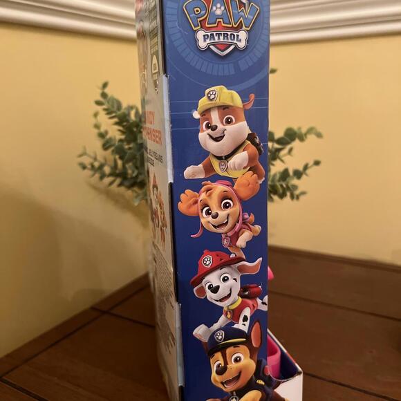 PAW PATROL CANDY DISPENSER JELLYBEANS INSIDE SKYE Chase Zumba Rubble BNIB CUTE
